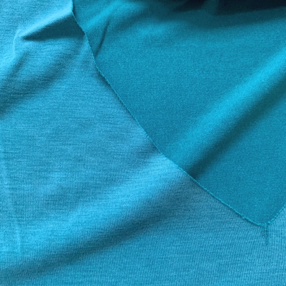 Triangle cutout choker blouse - Picture 4 of 4